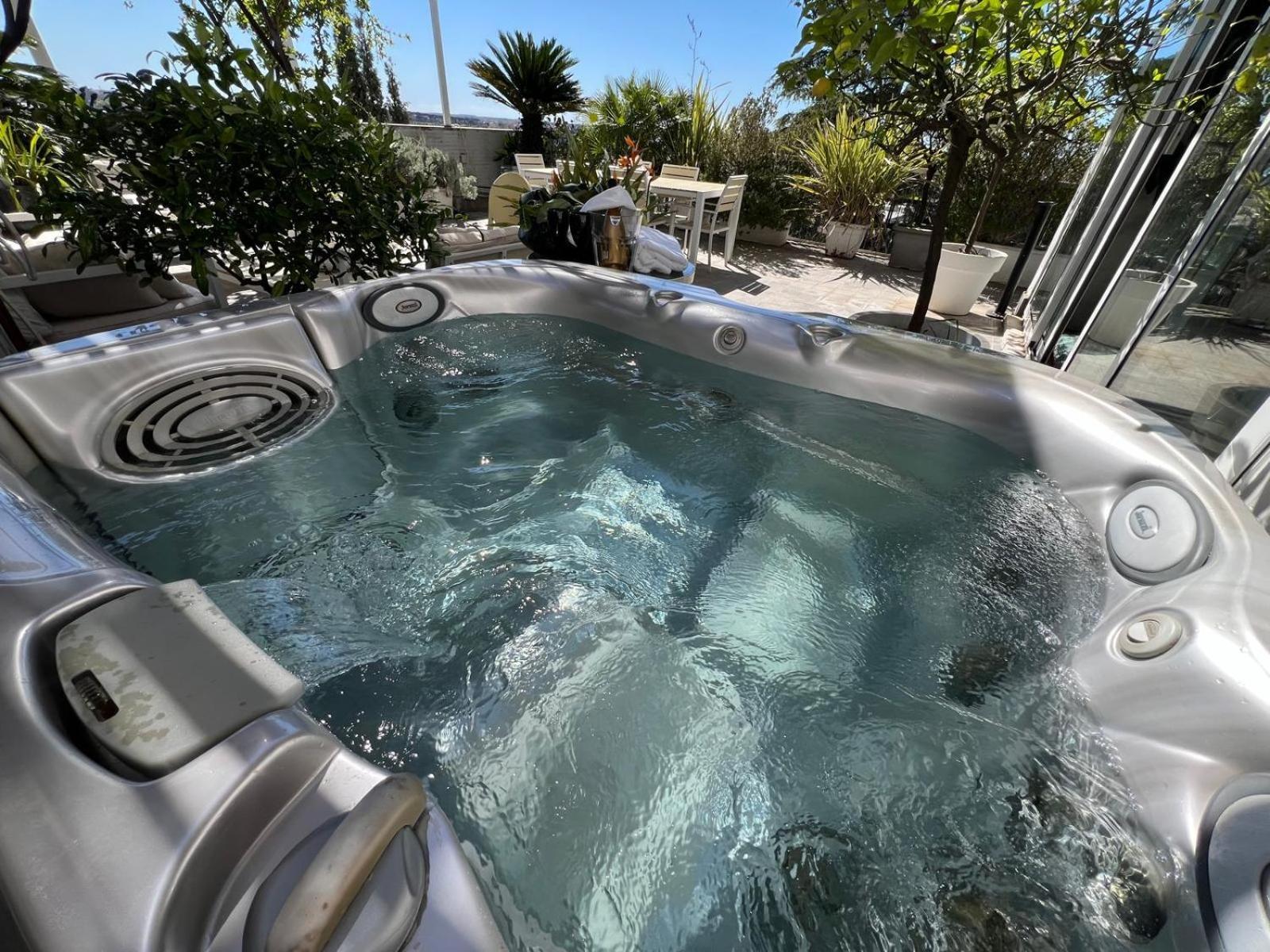 Skyline Penthouse With Jacuzzi Apartamento *