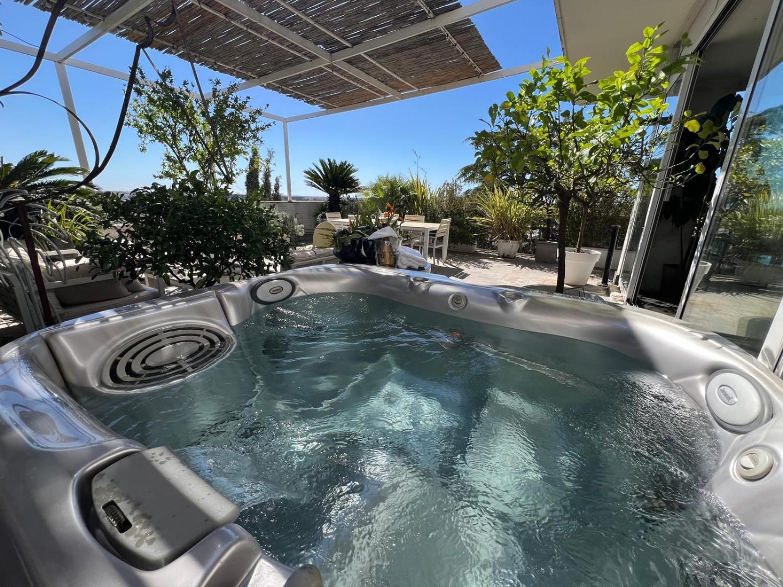 Skyline Penthouse With Jacuzzi Apartamento